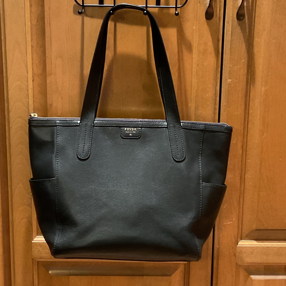 Fossil Black Issue no. 1954 Tote Bag
